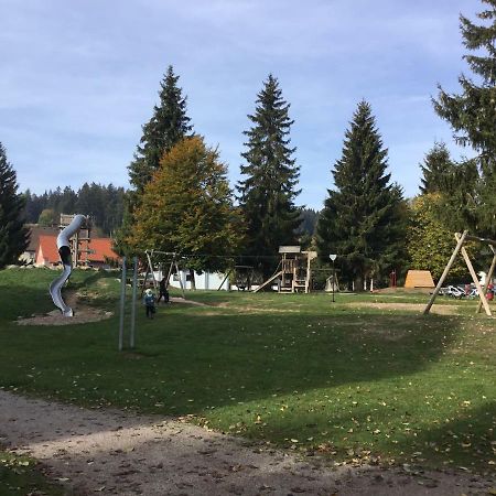 Gemuetliche 1Z Fewo In Schoenwald Mit Balkon, Schwimmbad, Sauna, Fitness Buitenkant foto