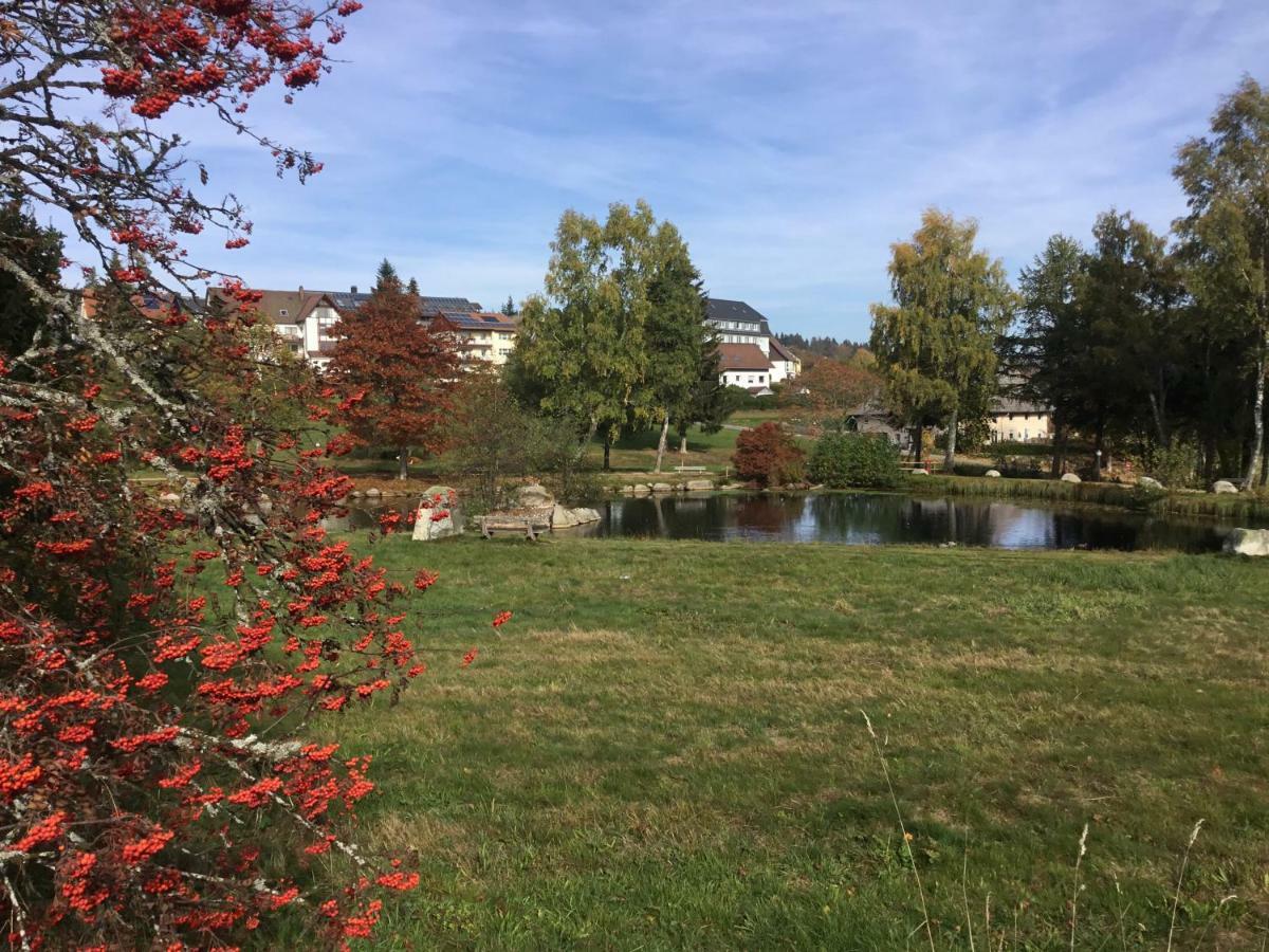 Gemuetliche 1Z Fewo In Schoenwald Mit Balkon, Schwimmbad, Sauna, Fitness Buitenkant foto